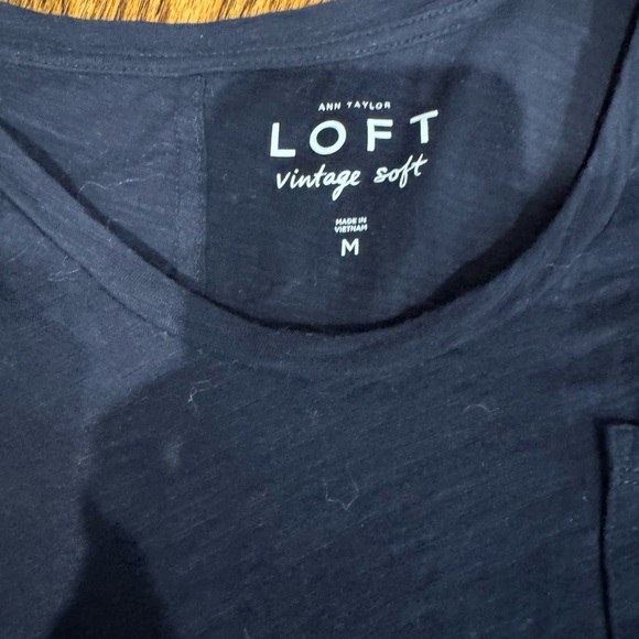 LOFT Black T-Shirt - Picture 2 of 3